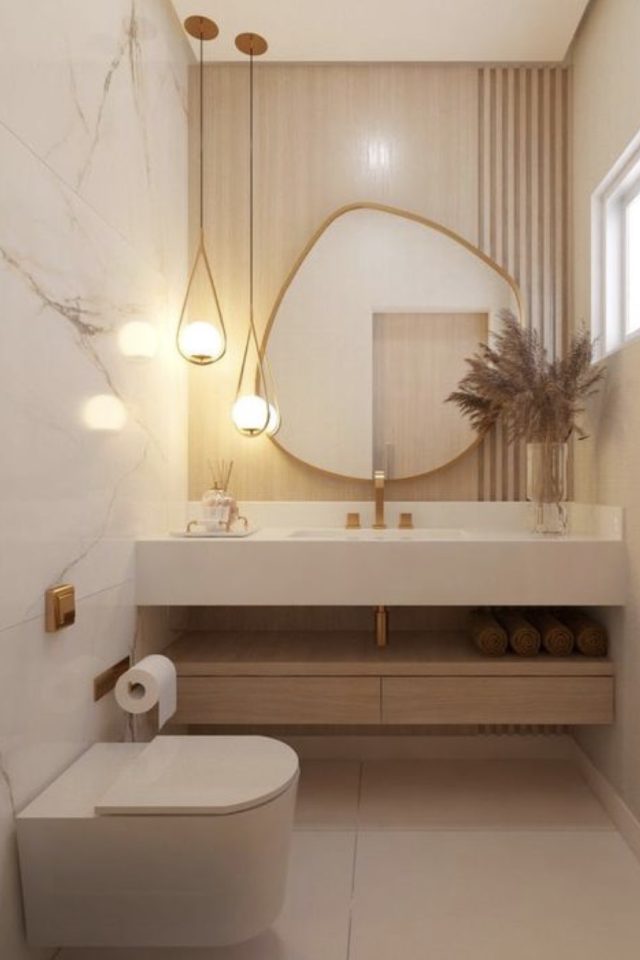quel luminaire choisir toilettes beige marbre élégant chic miroir organique suspension excentrée