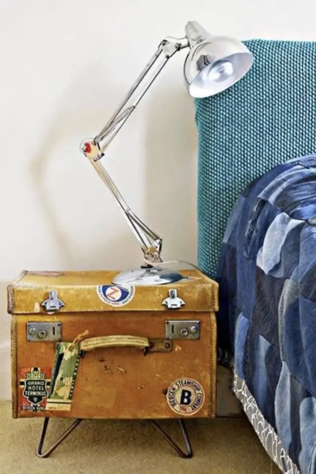 recycler valise ancienne exemple table de chevet déco chambre adulte lampe vintage