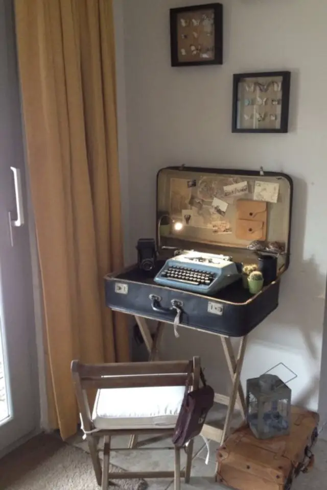 recycler valise ancienne exemple petit bureau appoint mise en scène vintage décoration rétro machine à écrire