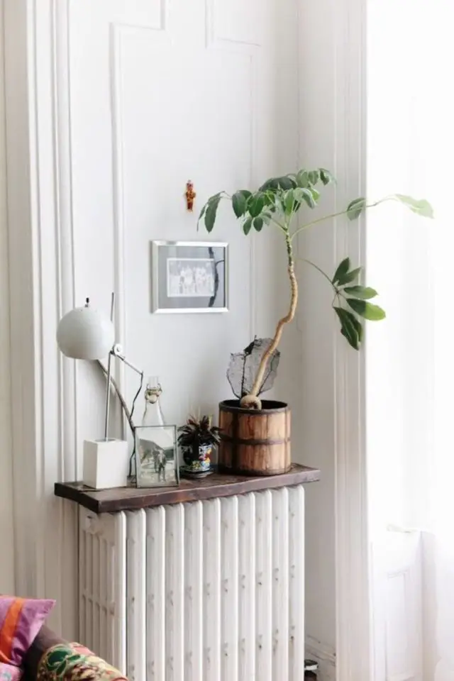 rendre plus chic radiateur pan de mur étagère objets décoratifs