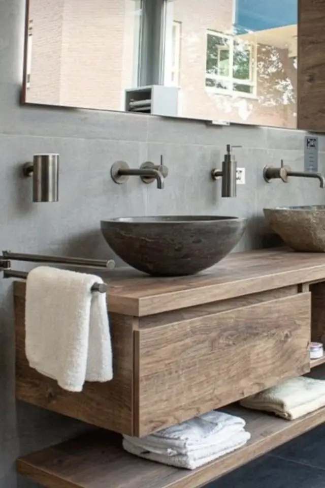 salle de bain moderne effet beton exemple meuble en bois vasque en pierre chaleureux et épuré