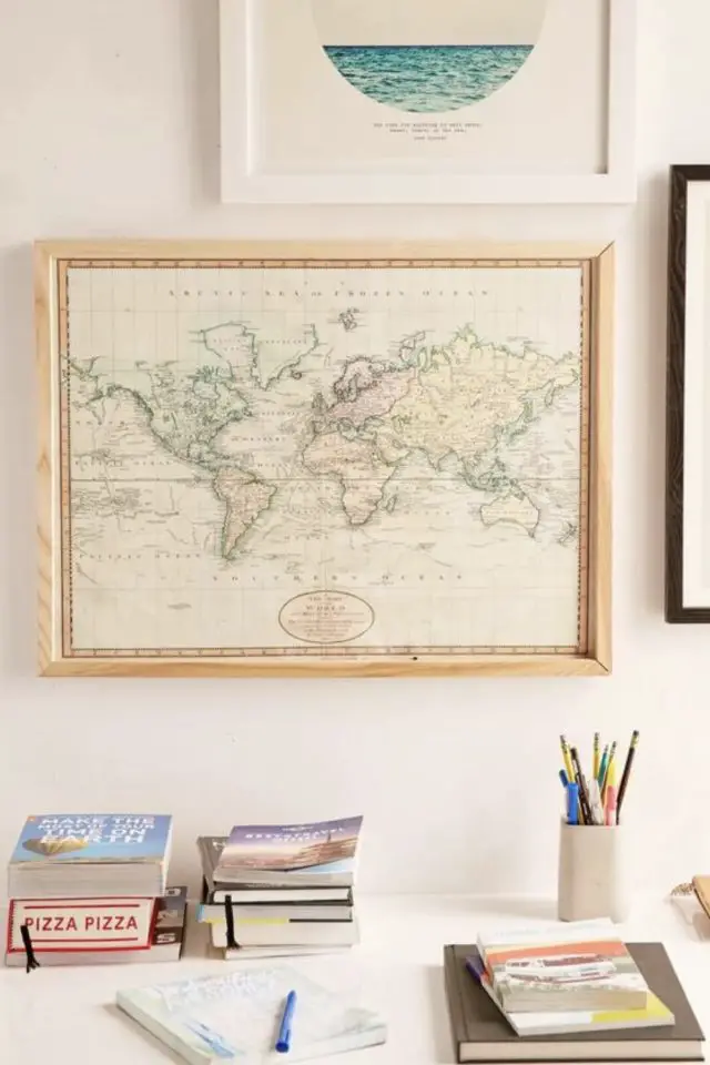 carte vintage planisphere deco interieur exemple encadrée bureau espace de travail à domicile