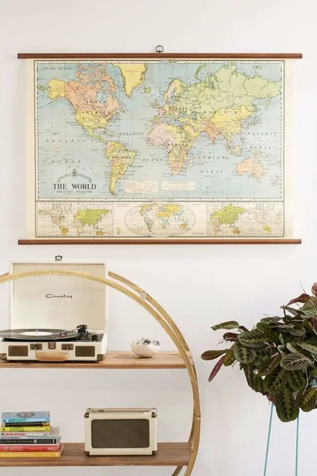 carte vintage planisphere deco interieur exemple étagère ronde au sol platine vinyle