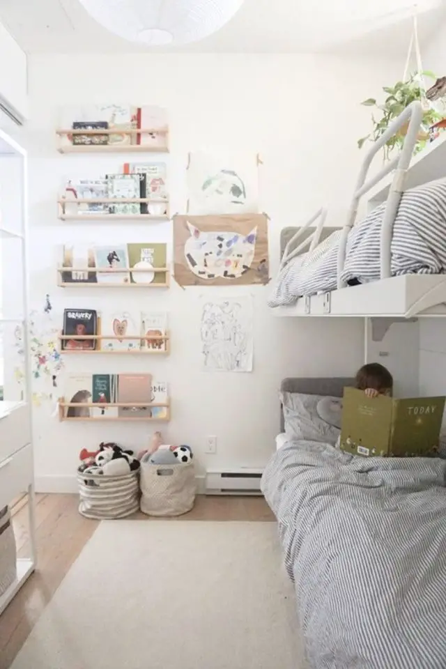comment creer chambre cosy enfant lits superposés linge de lit gris tapis petits paniers en tissus