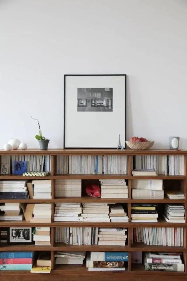 decor dessus meuble style eclectique exemple simplicité minimaliste bibliothèque élégante