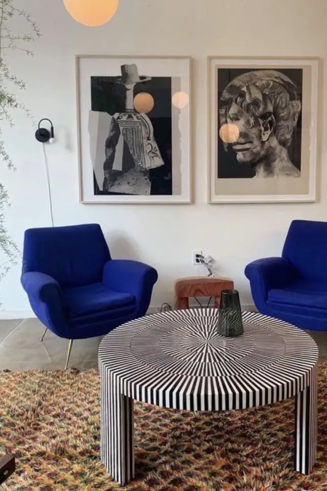 decoration salon fauteuil bleu ambiance design minimaliste bleu pétrole 