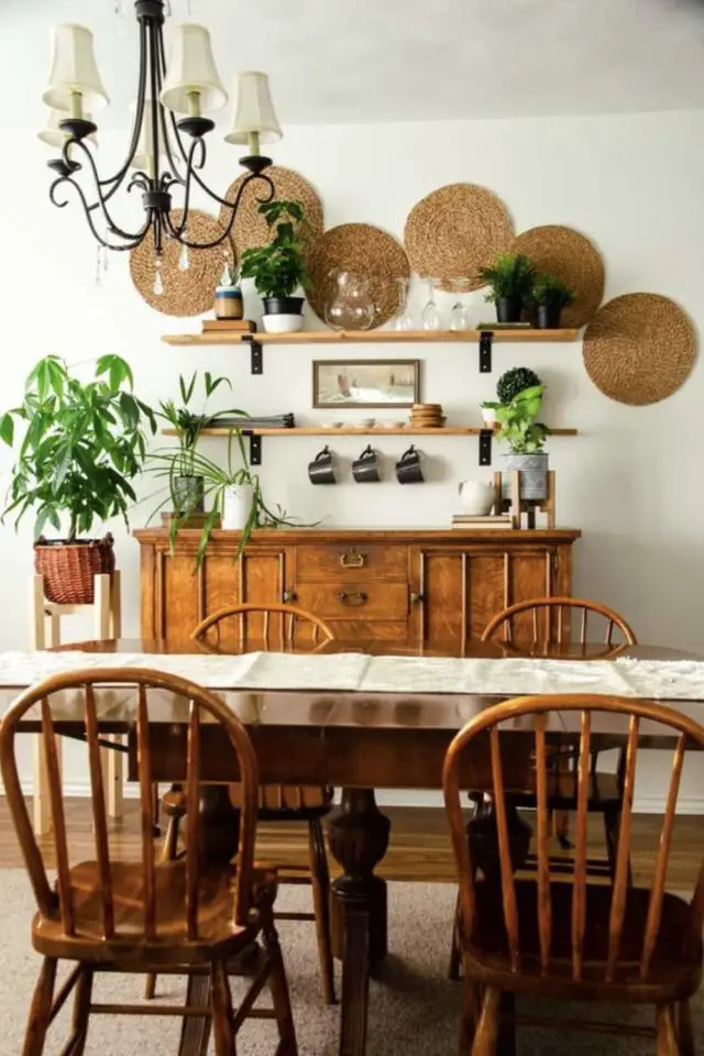 idee deco detail meuble salle a manger buffet en bois campagne chic étagères murale décoration en fibre naturelle