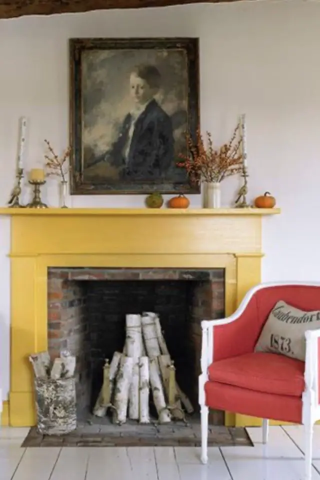 peinture couleur cheminee jaune exemple manteau peint mur blanc moderne salon cosy