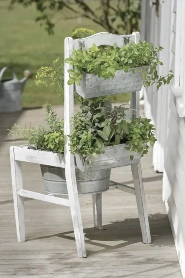 recup chaise decoration jardin exemple jardinière petit budget upcycling bricolage
