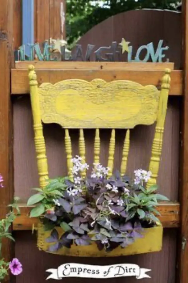 recup chaise decoration jardin exemple jardinière bricolage écologique durable seconde vie objet quotidien