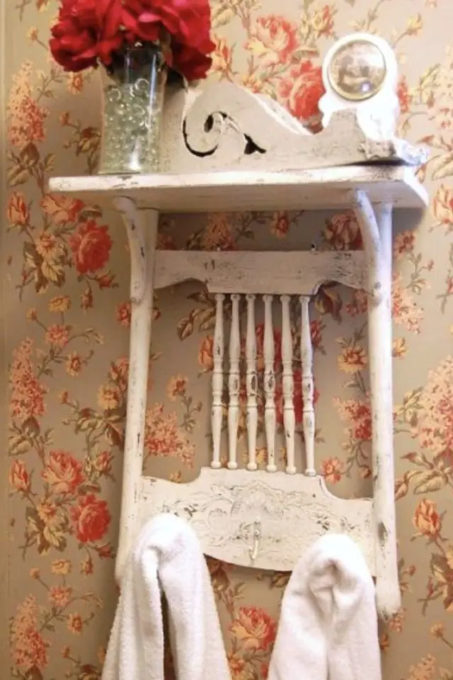 transformer chaise recup deco murale style shaby chic vintage salle de bain portant serviette