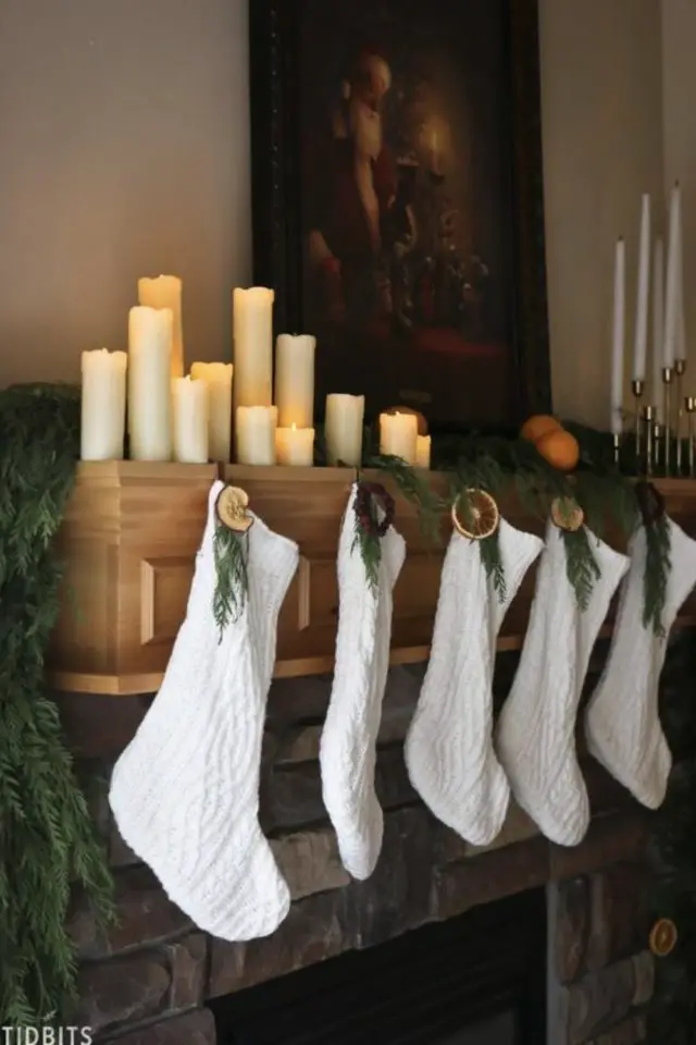 coup de coeur noel deco nature diy chaussettes en laine blanche décoration cheminée tradition bougies