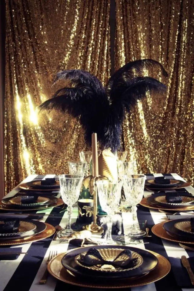 deco nouvel an gatsby exemple table glamour noir et or plume paillettes