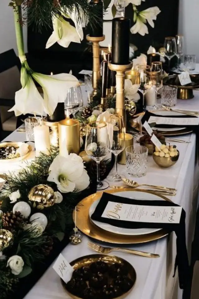 decoration nouvel an noir et or décor de table élégant chic menu assiette centre de table