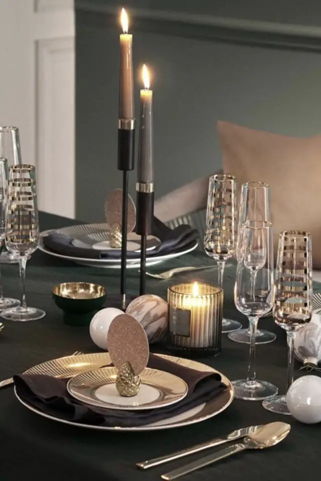 decoration nouvel an noir et or bougie art de la table verre élégant