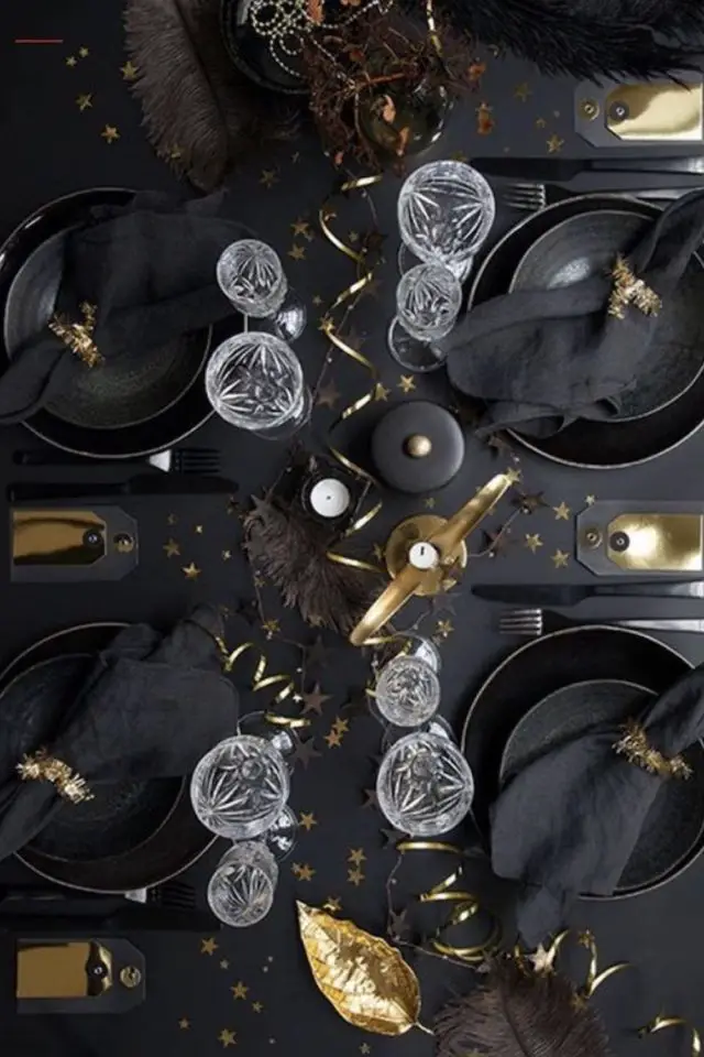 decoration nouvel an noir et or deco de table festive sombre verre