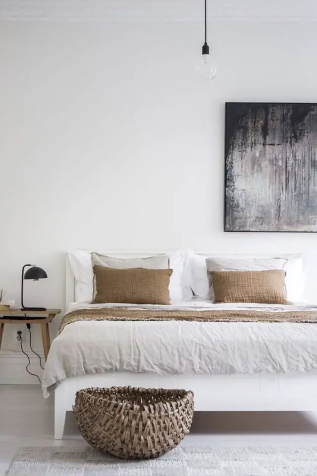 interieur minimaliste tendance deco 2023 chambre adulte textiles naturel grand tableau abstrait effet matière dessus du lit