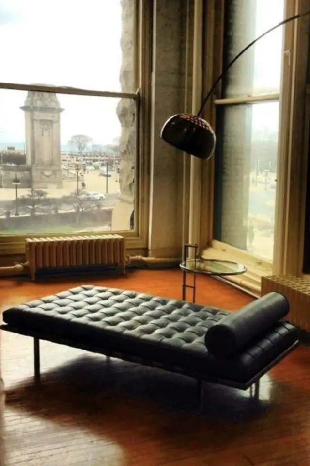 mobilier bauhaus iconique exemple banquette sofa design Barcelona Ludwig Mies Van Der Rohe