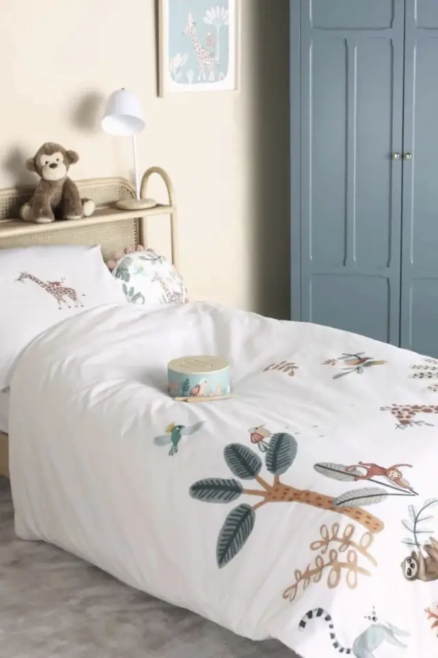 chambre enfant linge de lit Parure de lit enfant en coton imprimés animaux blancs et multicolores
