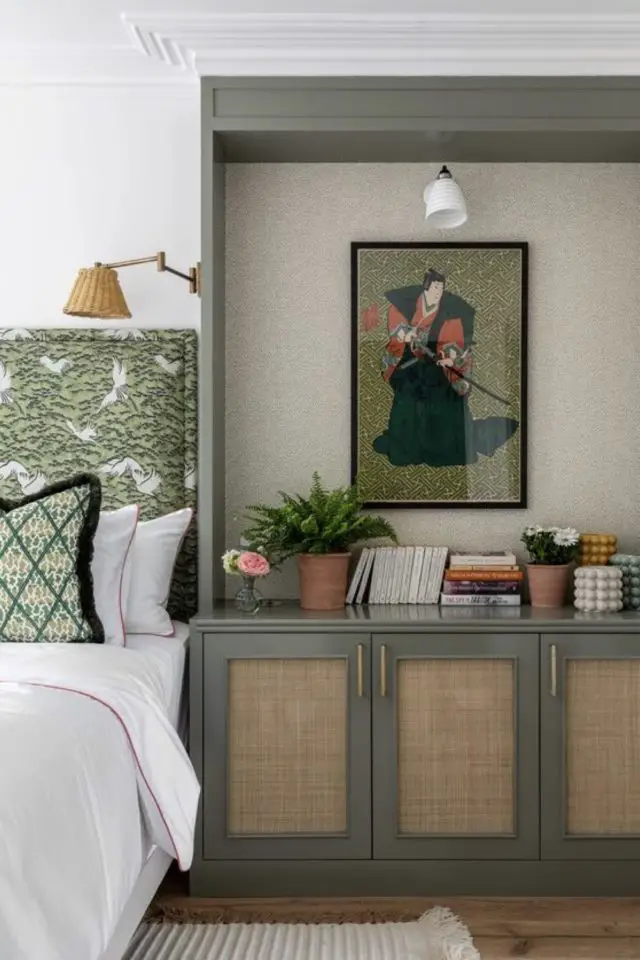 decor chambre adulte vintage moderne peinture blanche couleur accent vert meuble commode en cannage esprit rétro chic