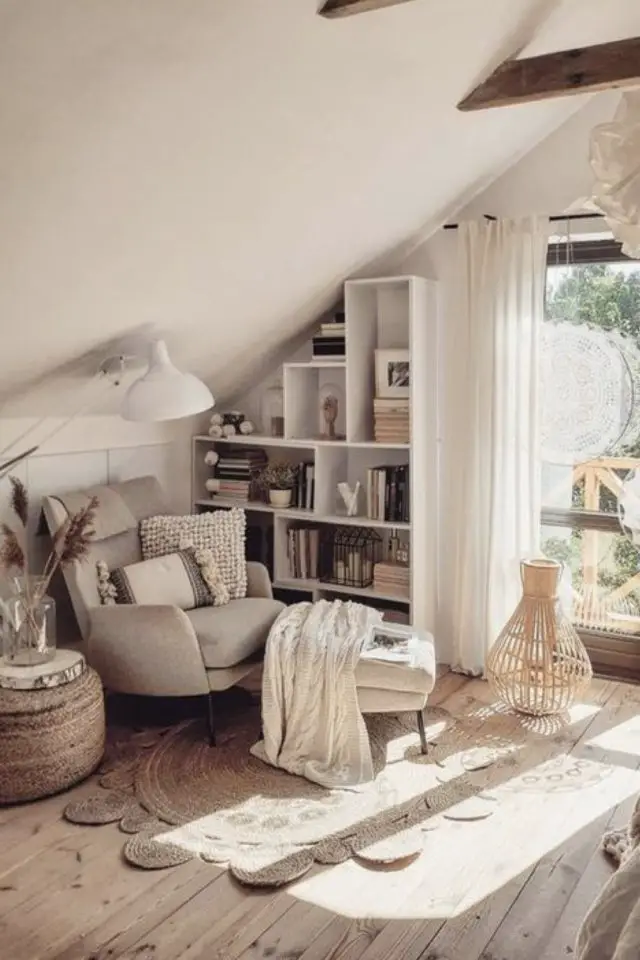 exemple espace maison passion lecture rangement livres meuble combles en pente
