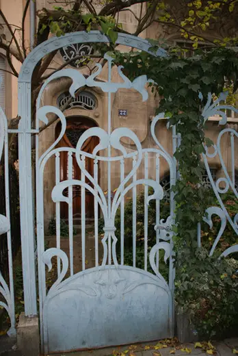 A la croisée des Arts Nouveaux - Portail Art Nouveau rue Sleidan, Strasbourg;maxh=520,maxw=348,h=847,w=567