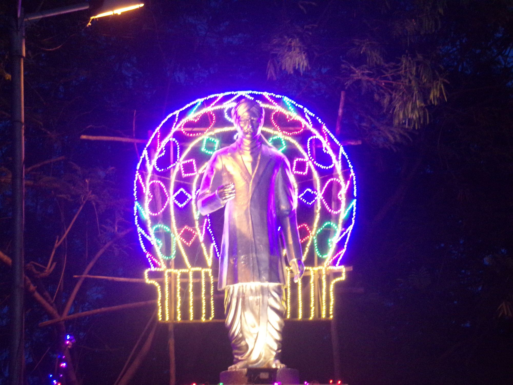 diwali lumiere statue kitch pondicherry