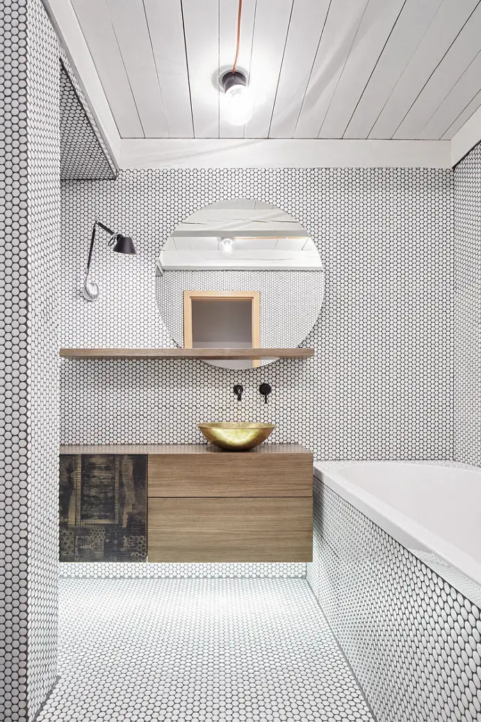 salle de bain deco grand miroir rond design
