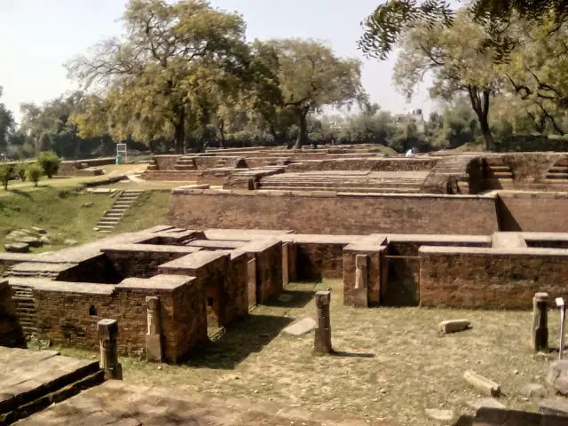 sarnath inde site archeologique bouddha