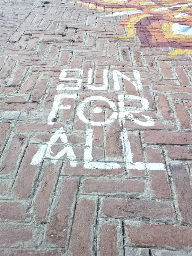 varanasi street art message quote soleil sun
