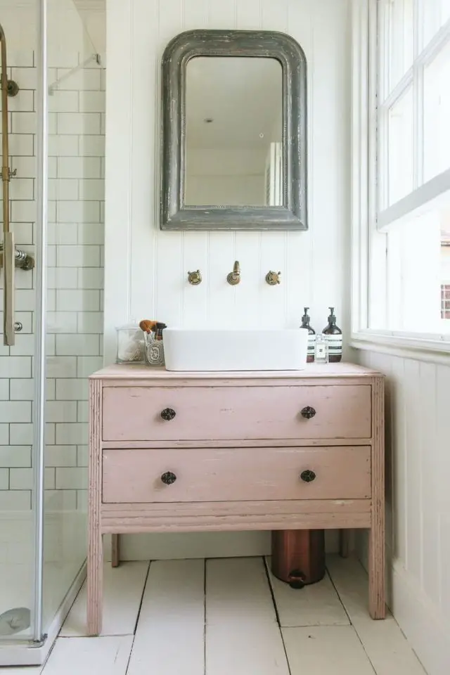 salle de bain recup mobilier vieux rose