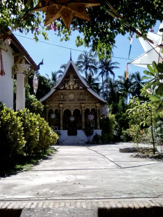 temple centre ville luang prabang laos