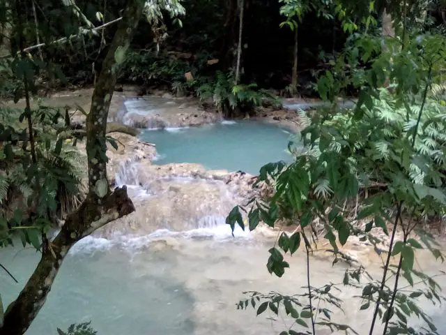 cascade eau bleue turquoise laos