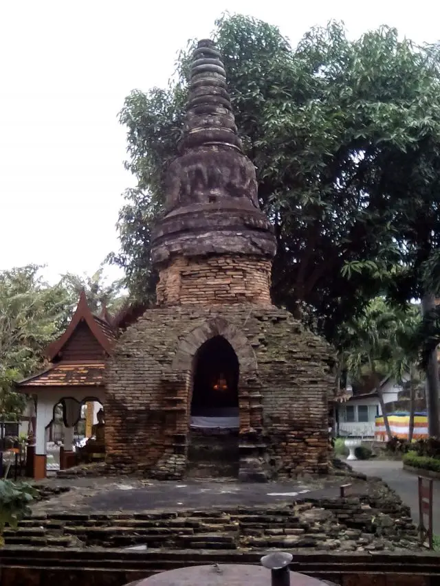 ancienne stupa brique chiang mai voyage thailande