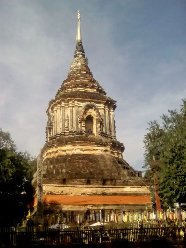 vieille stupa bouddhiste thailande chiang mai
