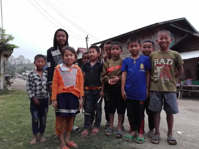 enfant village nord laos