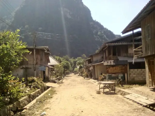 route terre village laos muang ngoi