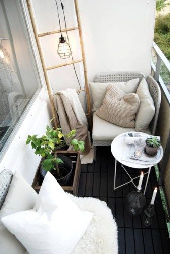 petit balcon blanc deco cosy