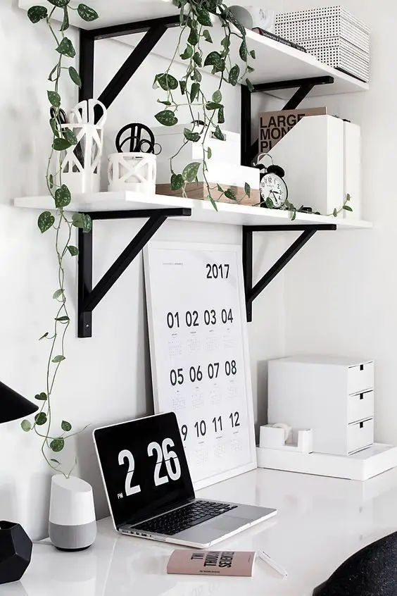decoration rangement bureau noir et blanc etagere