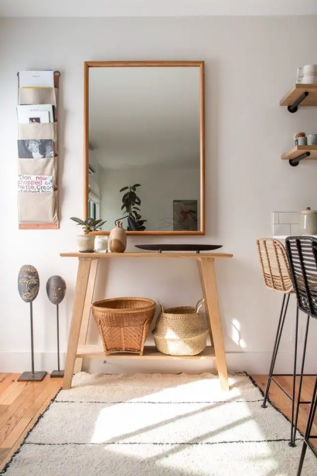 exemple entree minimaliste deco chaleureuse bois mobilier console miroir simple