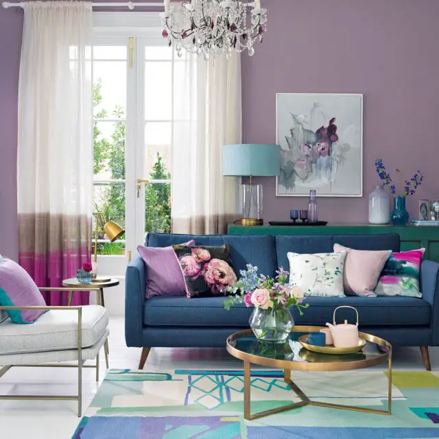 decoration fraiche salon violet parme couleur