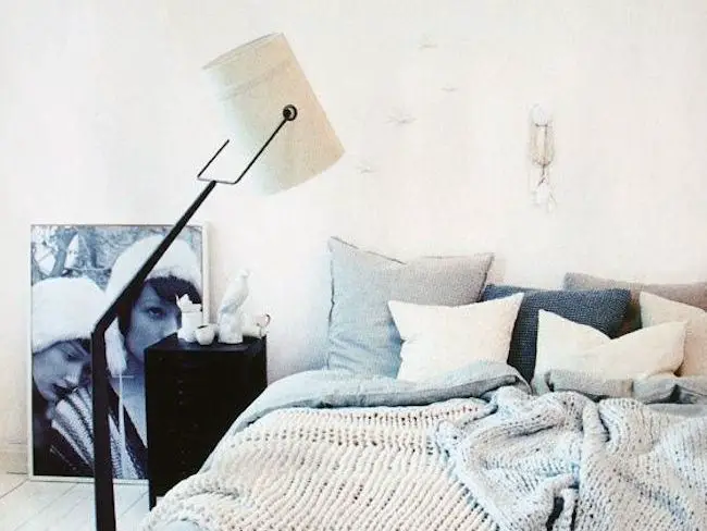 chambre minimaliste luminaire