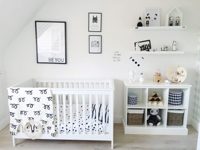 chambre bebe decoration neutre noir blanc simple