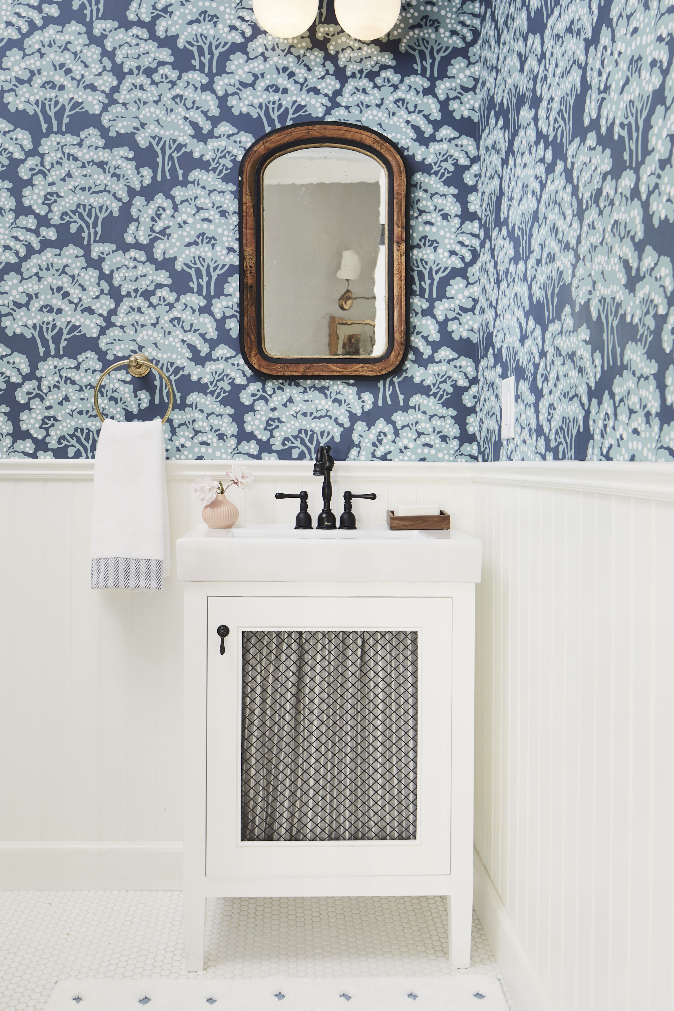 salle de bain bleu papier peint chic
