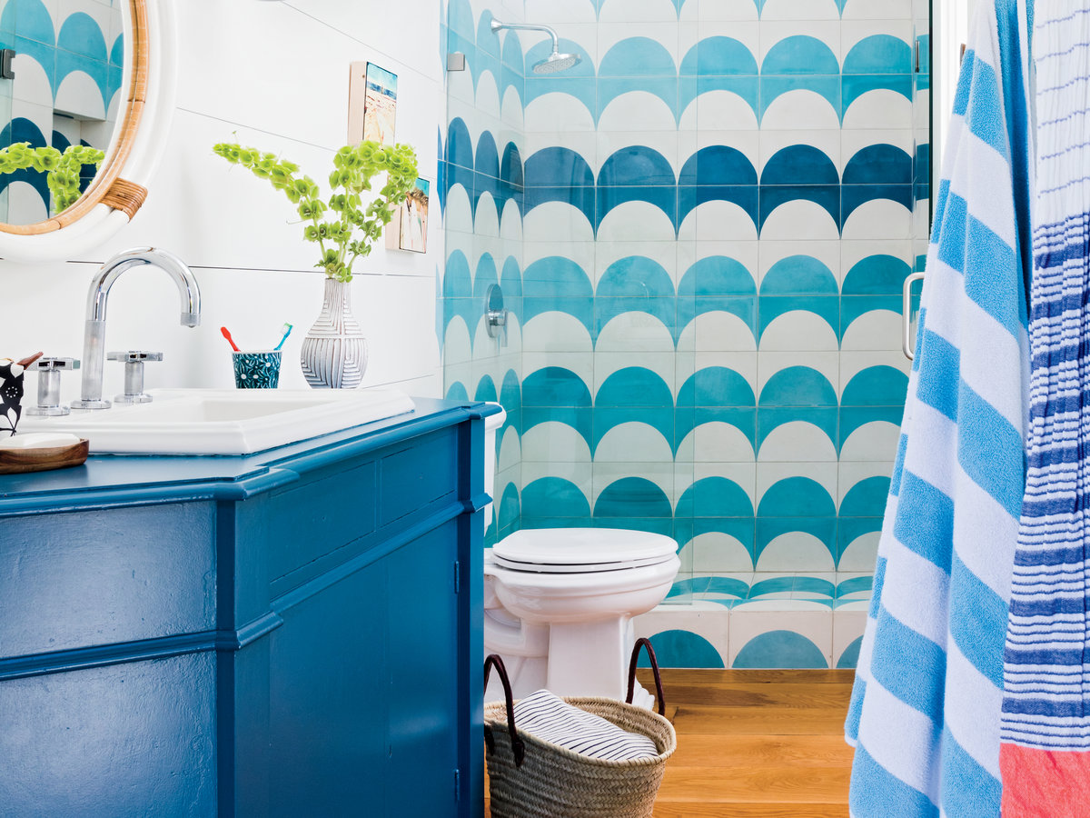 salle de bain bleue carrelage original