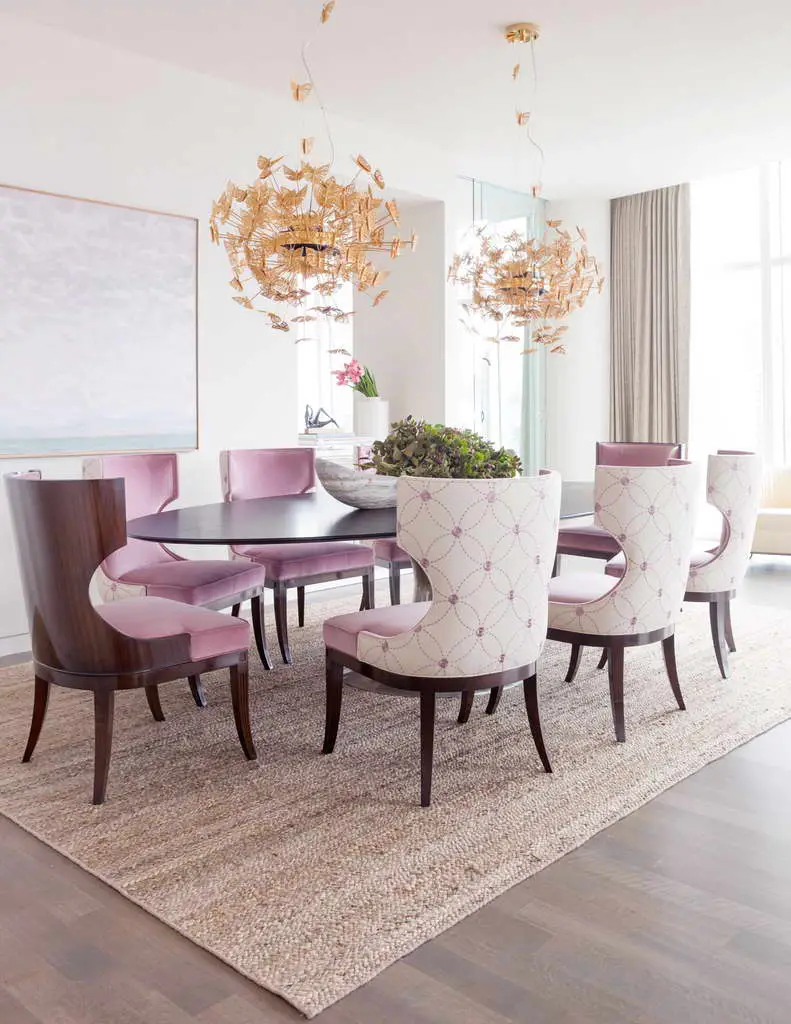 salle a manger elegante feminine couleur rose poudre