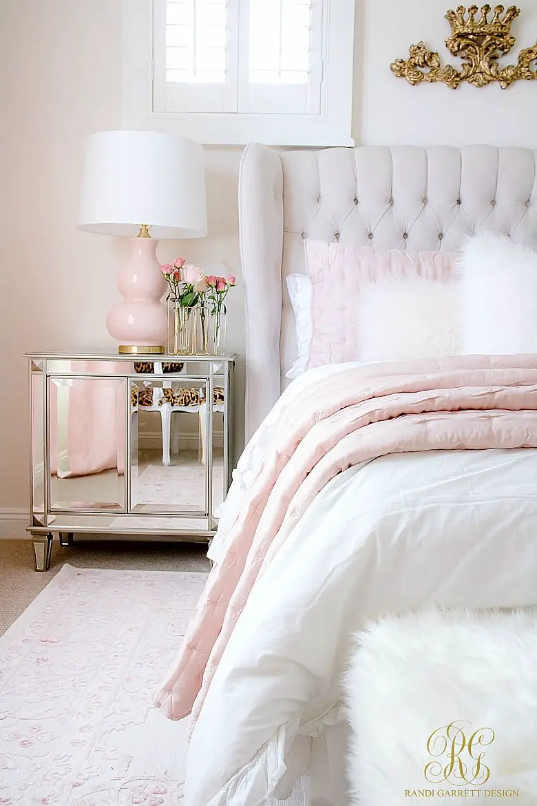 chambre deco elegante charme blanc et rose