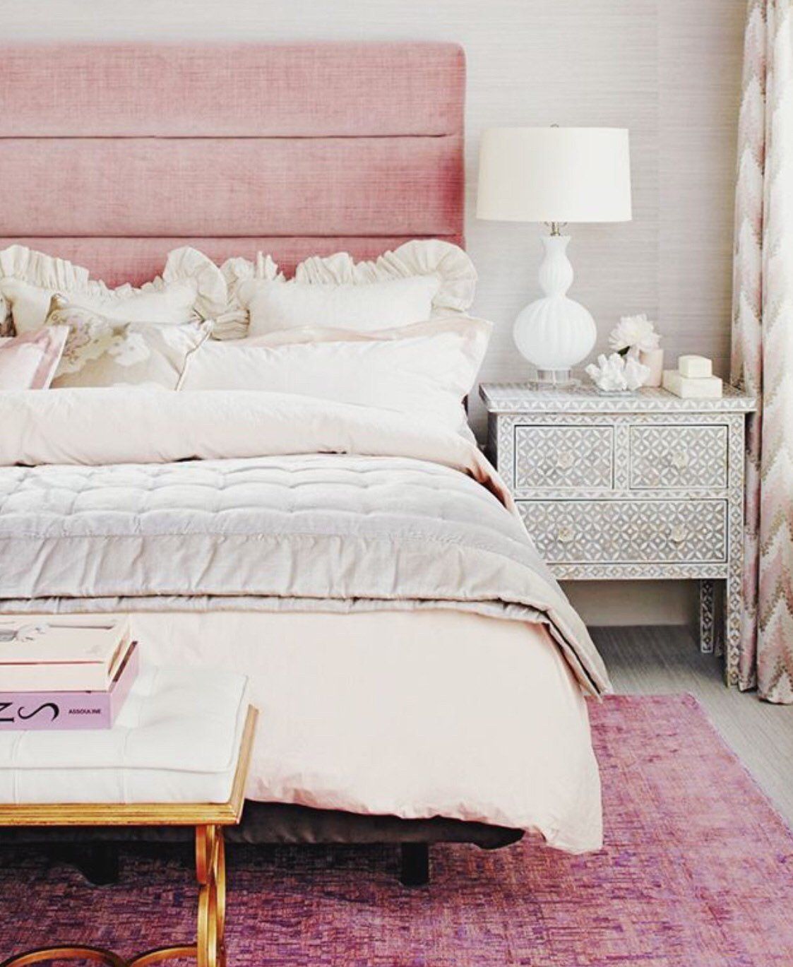 chambre deco elegante feminine simple