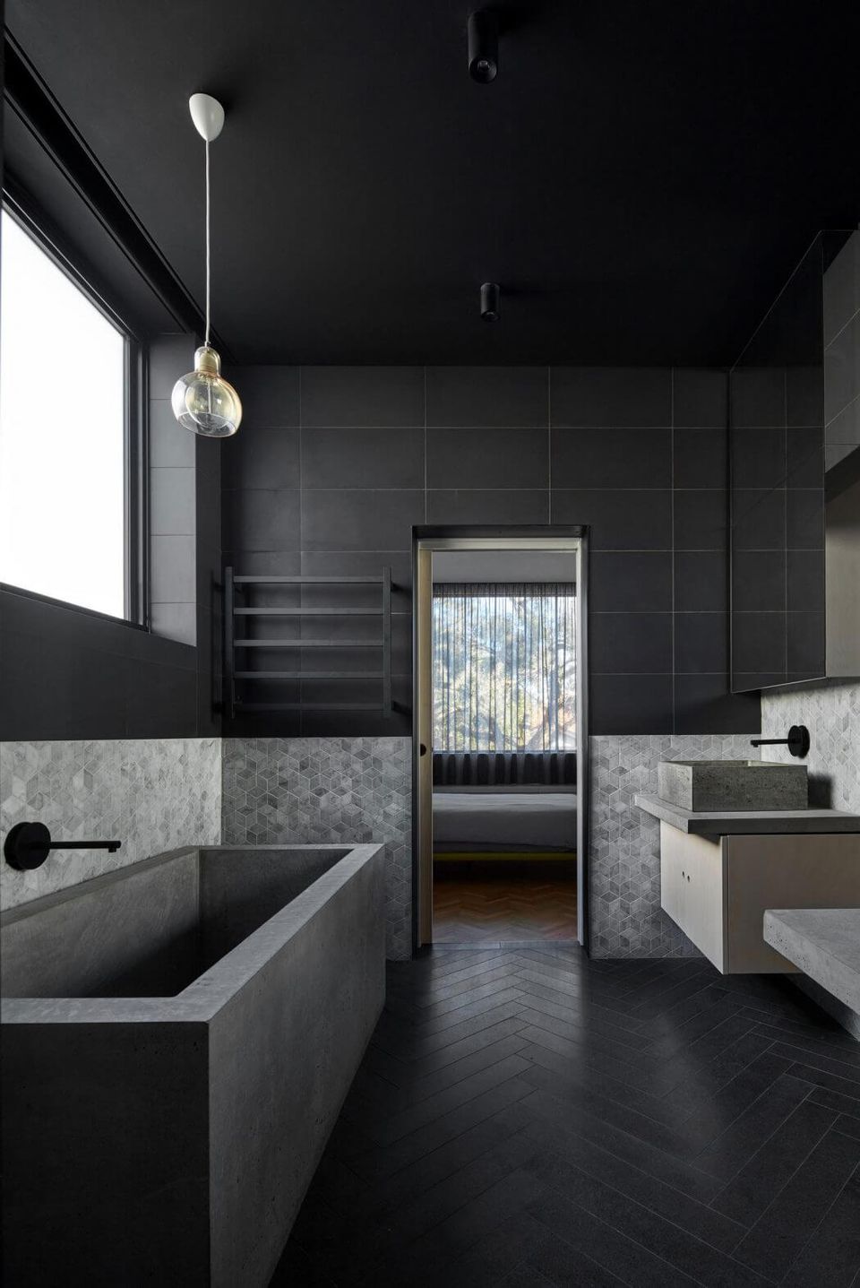 couleur sombre salle de bain noir et grise
