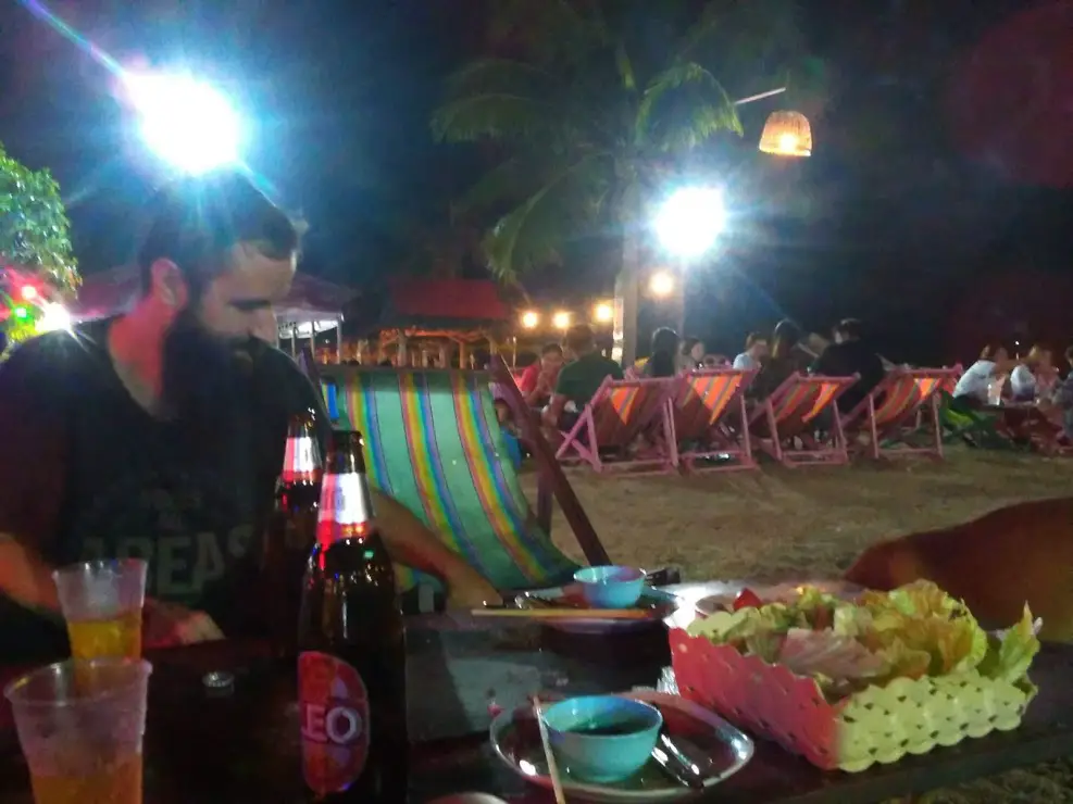 vie nomade kanchanaburi plage barbecue thai